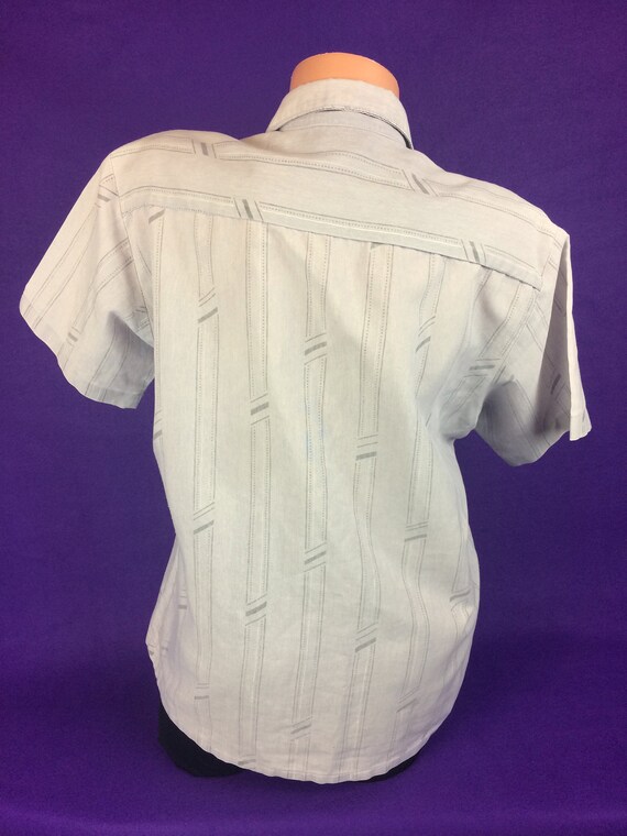 Années 70 VTG délavé fané régression chemise rayé boutonne chemise régression à manches courtes Cal soleil 486a85 Années 70 VTG délavé fané régression chemise rayé boutonne chemise régression à manches courtes Cal soleil 486a85
