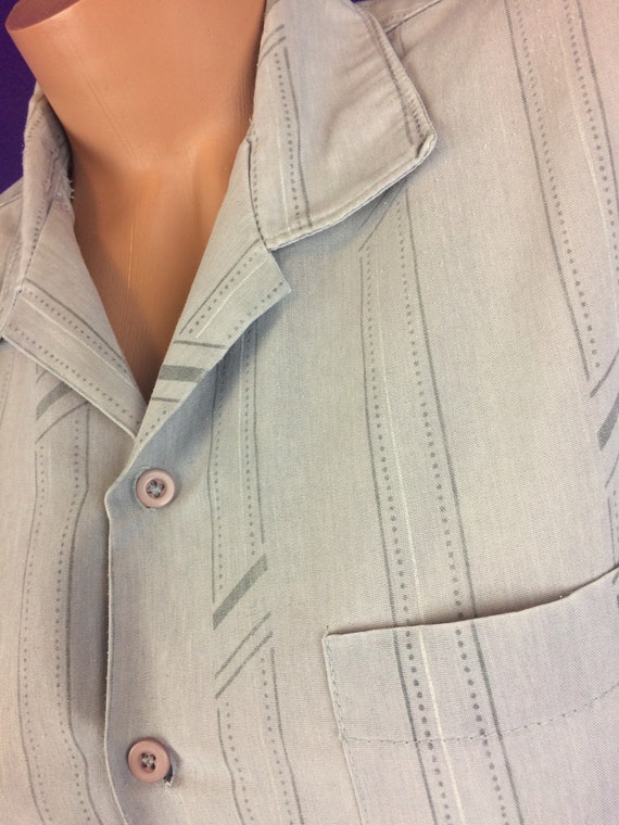 Années 70 VTG délavé fané régression chemise rayé boutonne chemise régression à manches courtes Cal soleil 486a85 Années 70 VTG délavé fané régression chemise rayé boutonne chemise régression à manches courtes Cal soleil 486a85