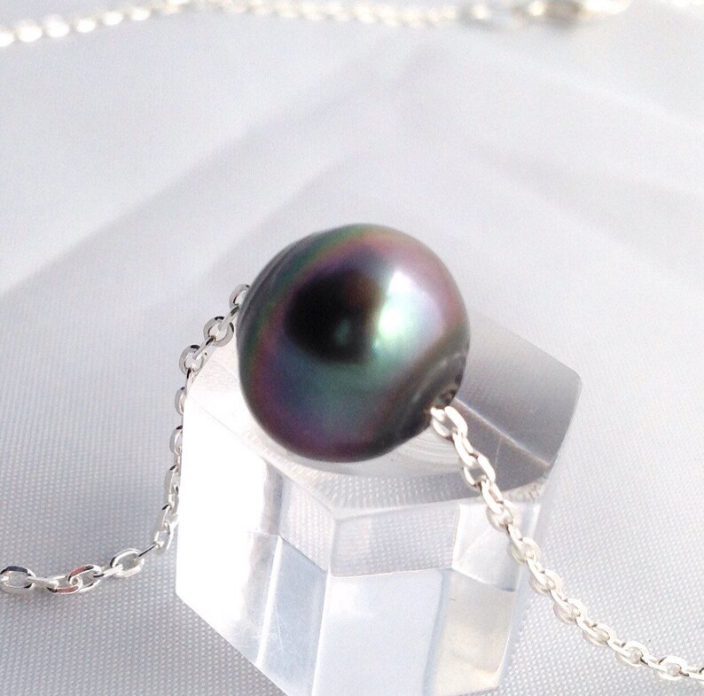 Lovely Genuine Tahitian South Sea Pearl 11.5 x 10.8mm AAA floating on a 925 Sterling Silver Diamond Cut Cable Chain Necklace Free Shipping
