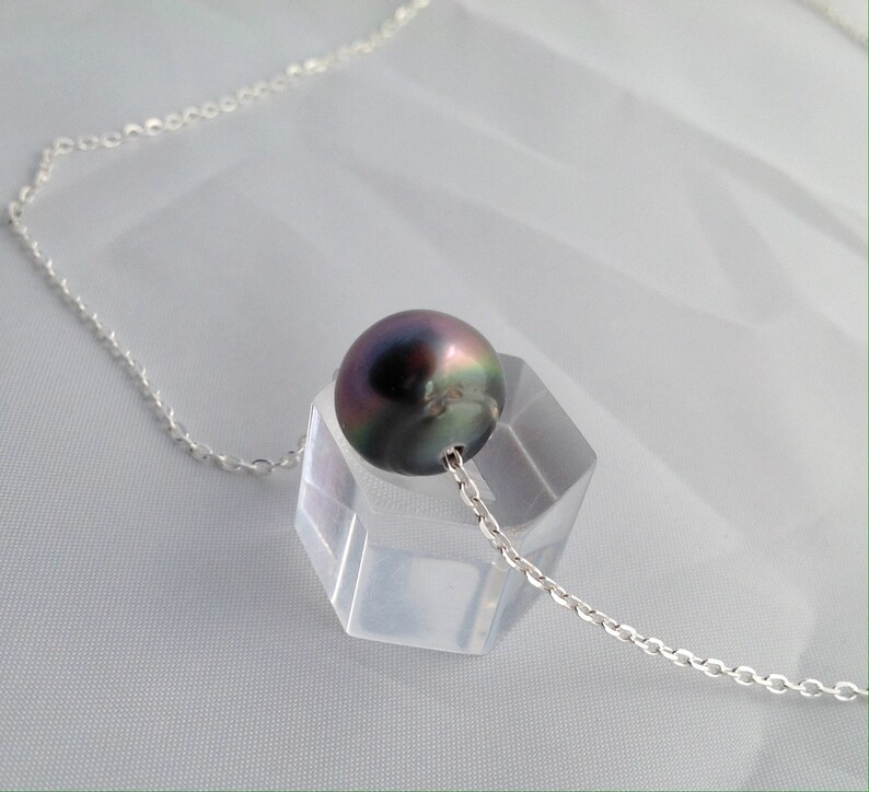 Lovely Genuine Tahitian South Sea Pearl 11.5 x 10.8mm AAA floating on a 925 Sterling Silver Diamond Cut Cable Chain Necklace Free Shipping