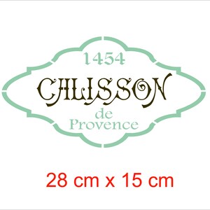 Puede incluir: Una plantilla verde y blanca con el texto "1454 CHLISSON de Provence" en una fuente decorativa. La plantilla mide 28 cm por 15 cm.
