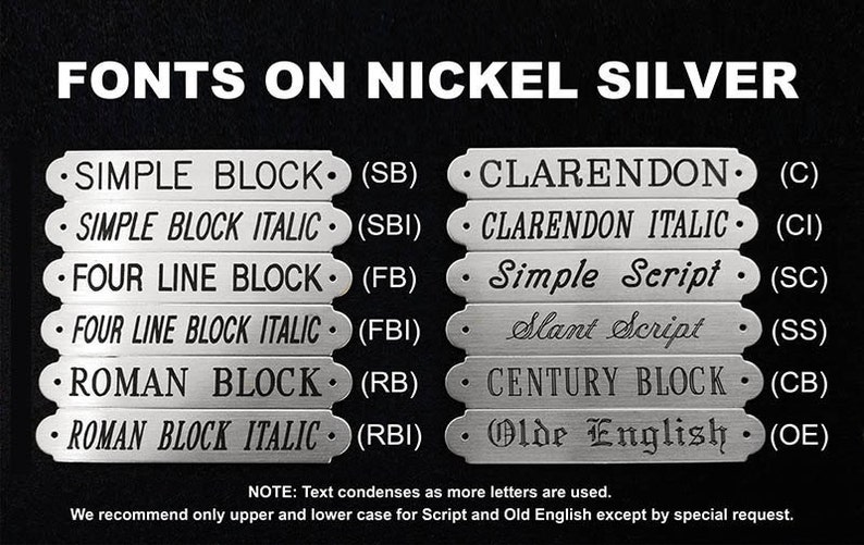 Może przedstawiać: Wykres r&oacute;żnych czcionek dostępnych do grawerowania na srebrze niklowanym. Czcionki obejmują Simple Block, Simple Block Italic, Four Line Block, Four Line Block Italic, Roman Block, Roman Block Italic, Clarendon, Clarendon Italic, Simple Script, Slant Script, Century Block i Olde English.