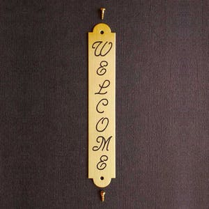 CUSTOM VERTICALLY gravierte WELCOME oder andere kurze Nachricht Türschild aus massivem Messing oder massivem Nickelsilber