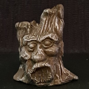 Tree face 001
