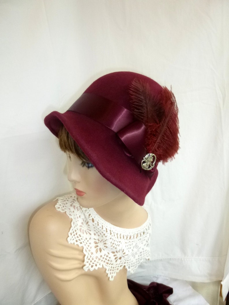 Miss Fisher Custom 1920/'s flapper Cloche Great Gatsby hat Downton Abbey hat with Feather fascinator