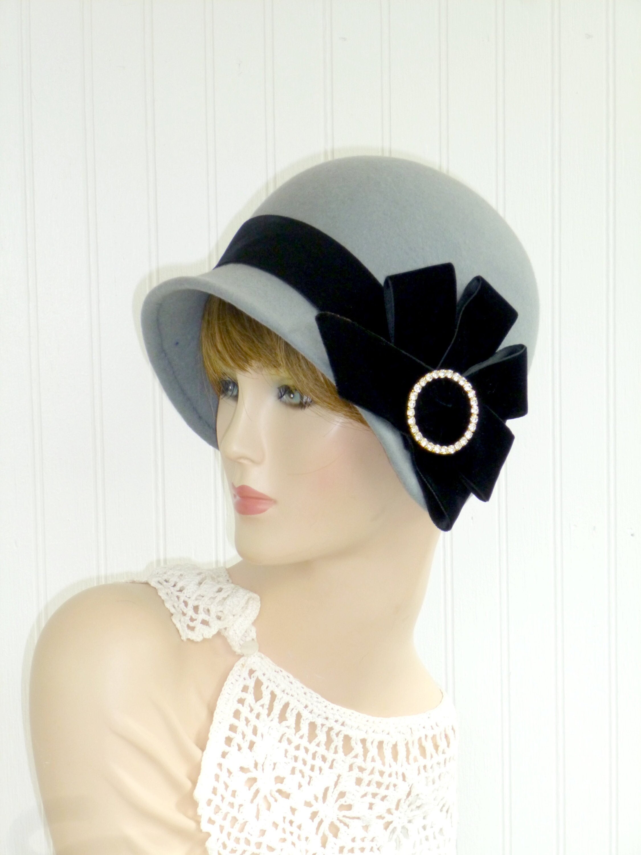 Antique/Vintage 1920s Cloche Hat | Ivory Velvet Pearl & Rhinestone Flapper Hat 1920s cloche hat with off-white cotton and cream chiffon  main image 2