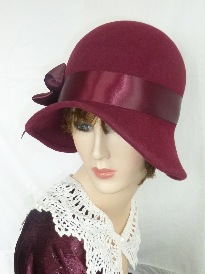 Miss Fisher Custom 1920/'s flapper Cloche Great Gatsby hat Downton Abbey hat with Feather fascinator