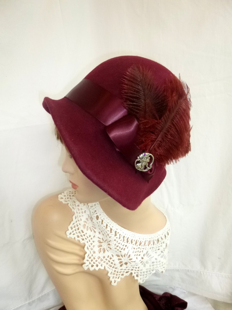 Miss Fisher Custom 1920/'s flapper Cloche Great Gatsby hat Downton Abbey hat with Feather fascinator