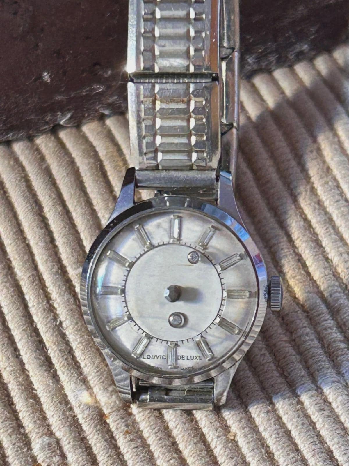 17 Jewels Louvic Mystery Dial Watch Vintage Louvic Delux Watch