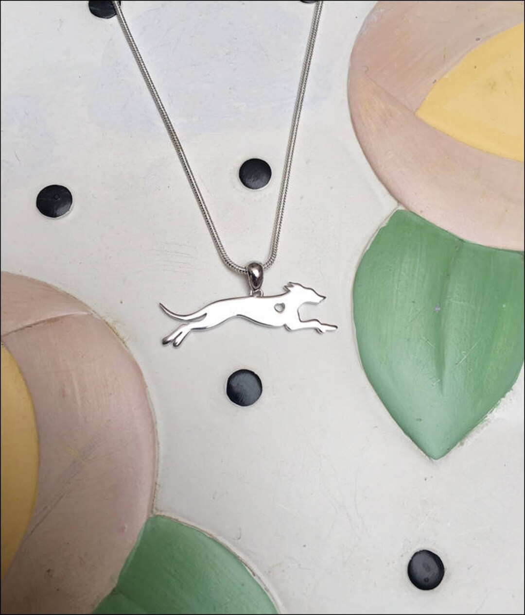 Collana con levriero in argento sterling: regalo per gli amanti dei cani con timbro a mano - Italia
