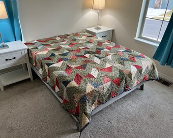 Queen size Christmas quilt