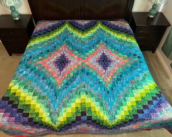 Double pointed bargello quilt in king size