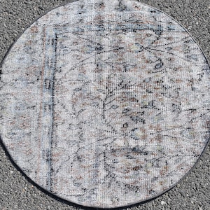 Faded rug, Small beige rug, Turkish rug, Vintage rug, Doormat rug, Handmade rug, 2.7 x 2.7 Ft Aztec rug, Round rug, Oushak rug, Zd2402