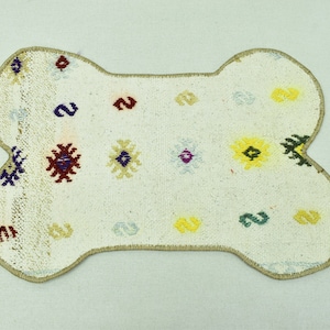 Non slip pet mat, Cat mat, Handmade mat, Custom pet mat, Dog food mat, Pet supplies, Pet gifts, Pet food mat, 15x22 inch pet mat, Code 116