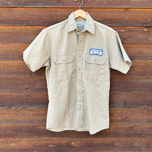 1980s Vintage Clothing, Work Shirt Patches, Mechanic Shirt, Tan Shirt, Short Sleeve Button Up, Work Wear, Khaki Shirt, Military Shirt