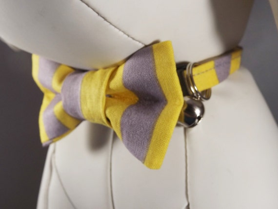 Collier pour chat, chaton collier, gris et jaune collier de chat, collier chat Breakaway, bell & Collier Fleur ou noeud papillon inclus, à rayure Collier pour chat, chaton collier, gris et jaune collier de chat, collier chat Breakaway, bell & Collier Fleur ou noeud papillon inclus, à rayure