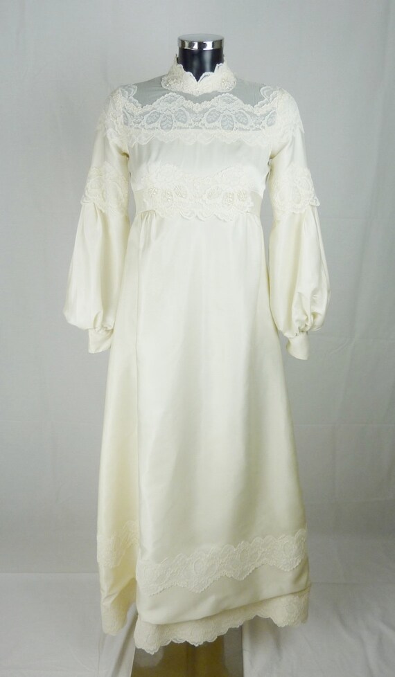 cream long sleeve wedding dress
