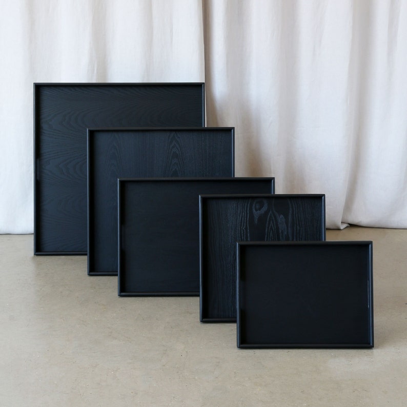 5 size options of the black trays with handles