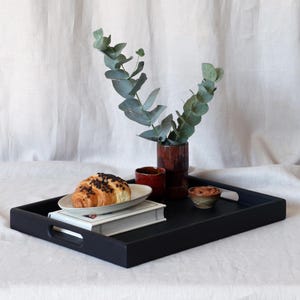 Bandeja otomana de madera de nogal con asas, reposapiés multiusos, decoración moderna para sala de estar, regalo de cumpleaños para ella. imagen 12