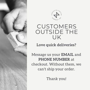 Może przedstawiać: Czarno-białe zdjęcie dłoni pracującej nad kawałkiem drewna. Tekst brzmi: "CUSTOMERS OUTSIDE THE UK Love quick deliveries? Message us your EMAIL and PHONE NUMBER at checkout. Without them, we can't ship your order. Thank you!"