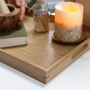 Bandeja otomana de madera de nogal con asas, reposapiés multiusos, decoración moderna para sala de estar, regalo de cumpleaños para ella. imagen 7