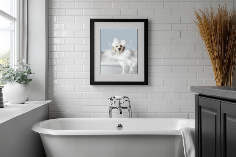 Ritratti di animali domestici personalizzati, cane in accappatoio, animale domestico nella vasca da bagno, cane con asciugamano sulla testa, parete con cane in bagno, arte con cane in bagno, regalo per animali domestici in bagno immagine 11