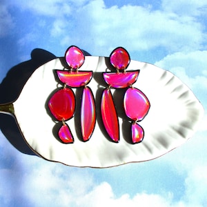 Boucles d&#39;oreilles pendantes holographiques - Noir et rose