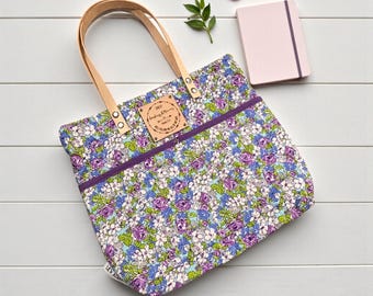 Bolso tote acolchado con estampado floral, asas de cuero, versículo bíblico