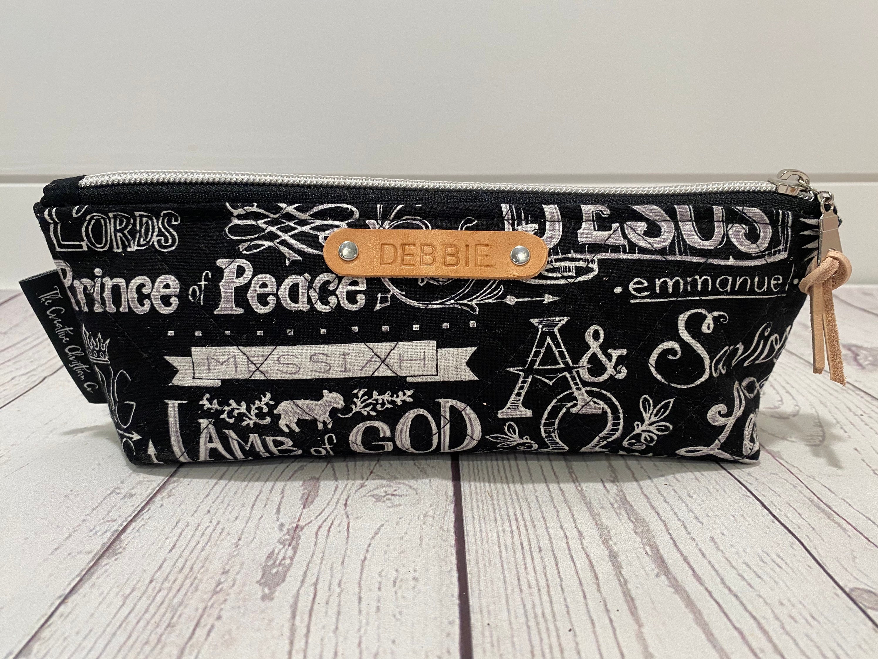  SDERDZSE Christian Cross Jesus Pencil Case, Triangle Large  Capacity Pencil Pouch Pen Bag Small Cosmetic Bag For Women Men : Arts,  Crafts & Sewing