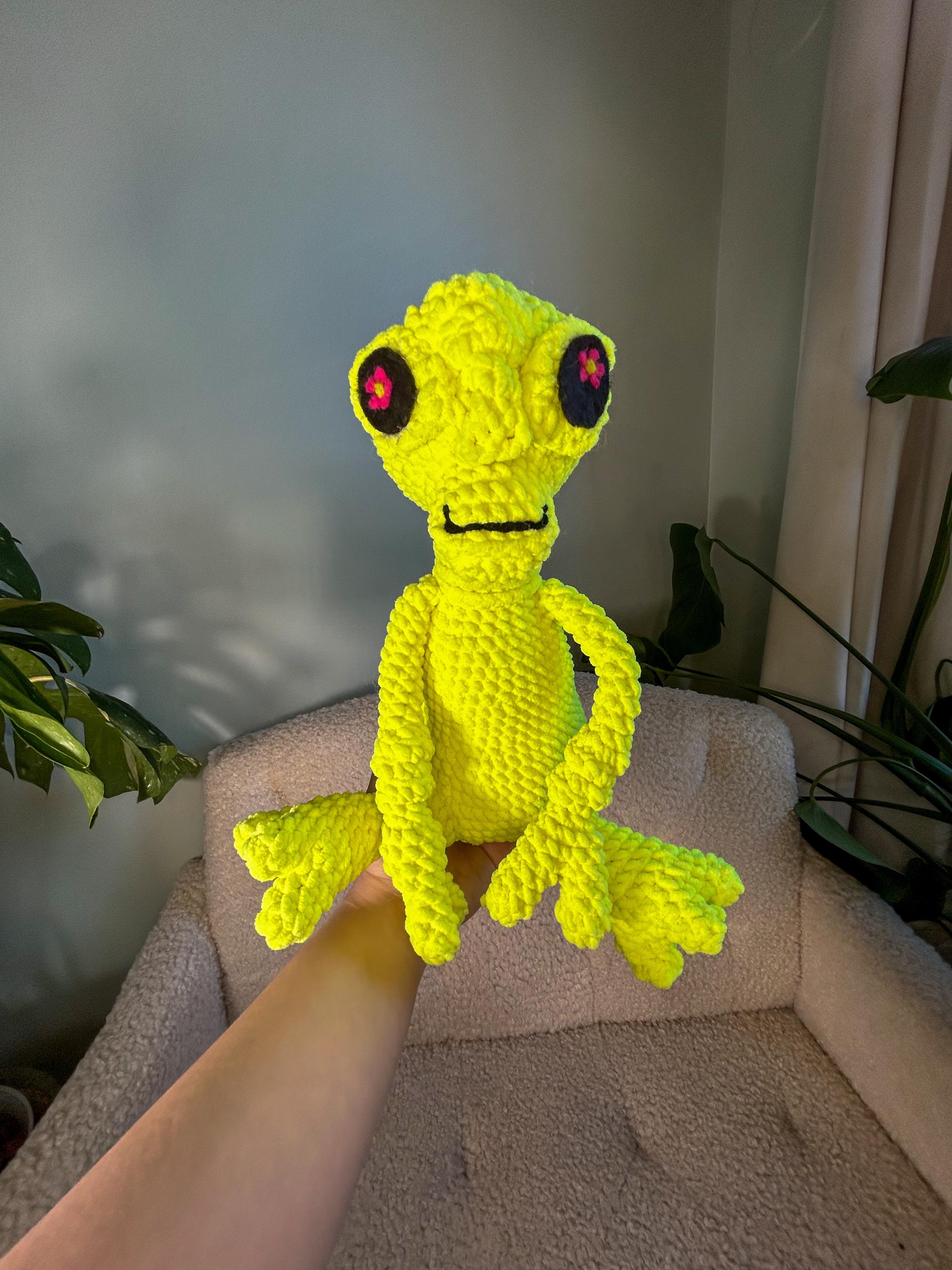 Elliott the Alien Plushie - Etsy