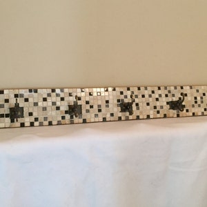 Cabide em mosaico marrom/tan