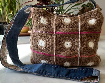 Crossbody boho crochet bag