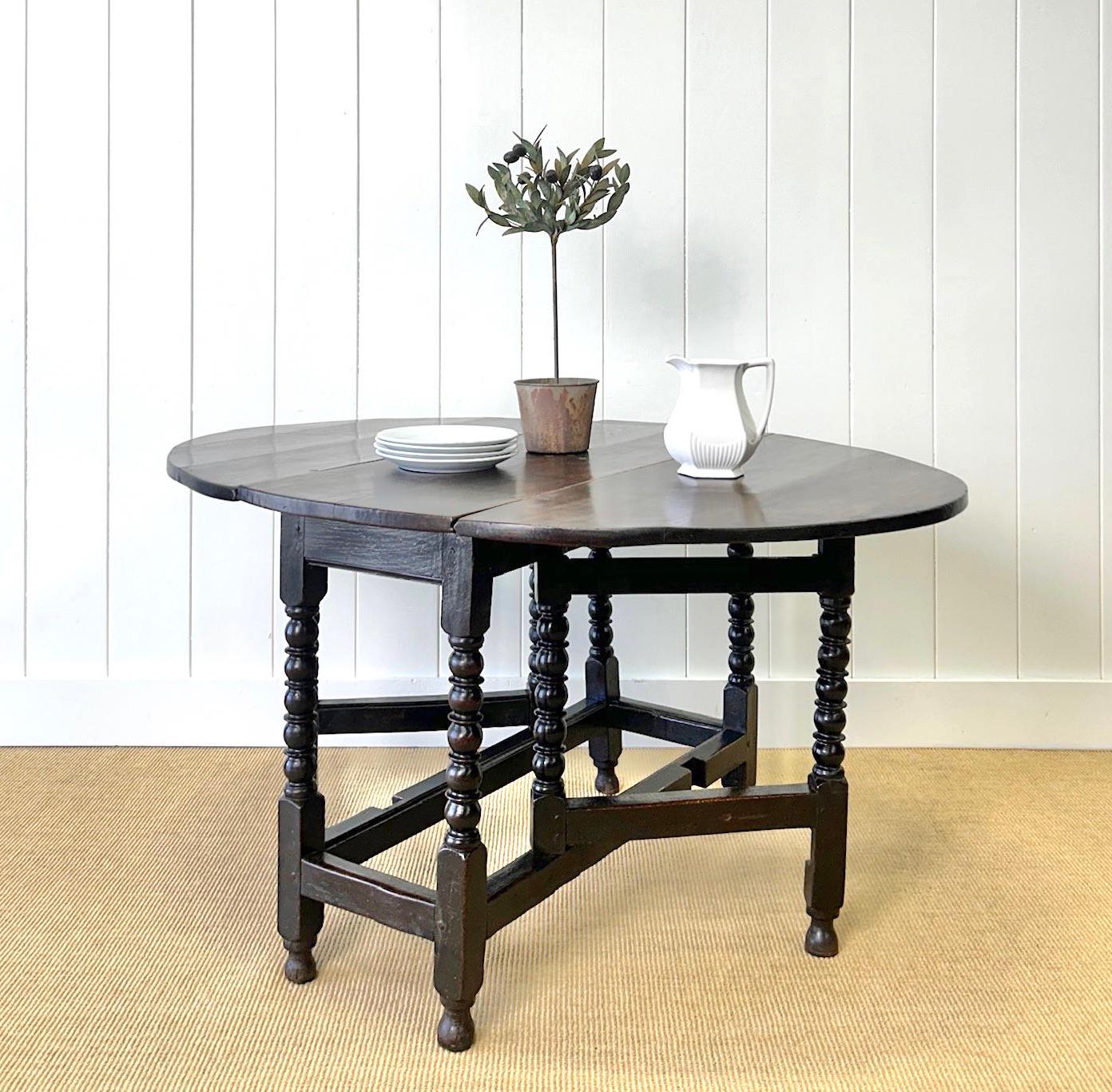 A Very Good Antique English Country Oak Drop Leaf Gate Leg Table c1760