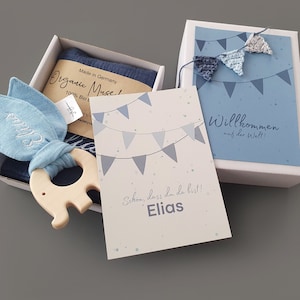 Baby Geschenkbox personalisiert in blau - Geschenk zur Geburt mit Name 4 Teile Geschenkbox, Karte, Knistertuch Greifling, Musselintuch