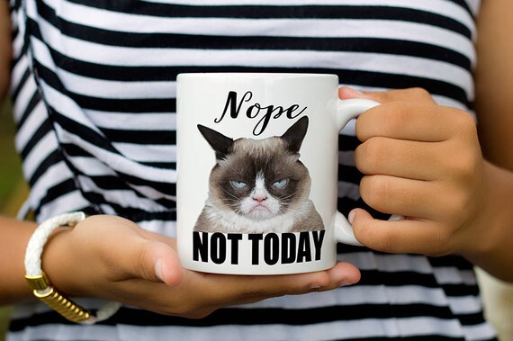 Tazza Divertente CBTwear 'Purr Me Some Coffee' – Gatto Scontroso Per Amanti Animali, 11oz (311 Ml)