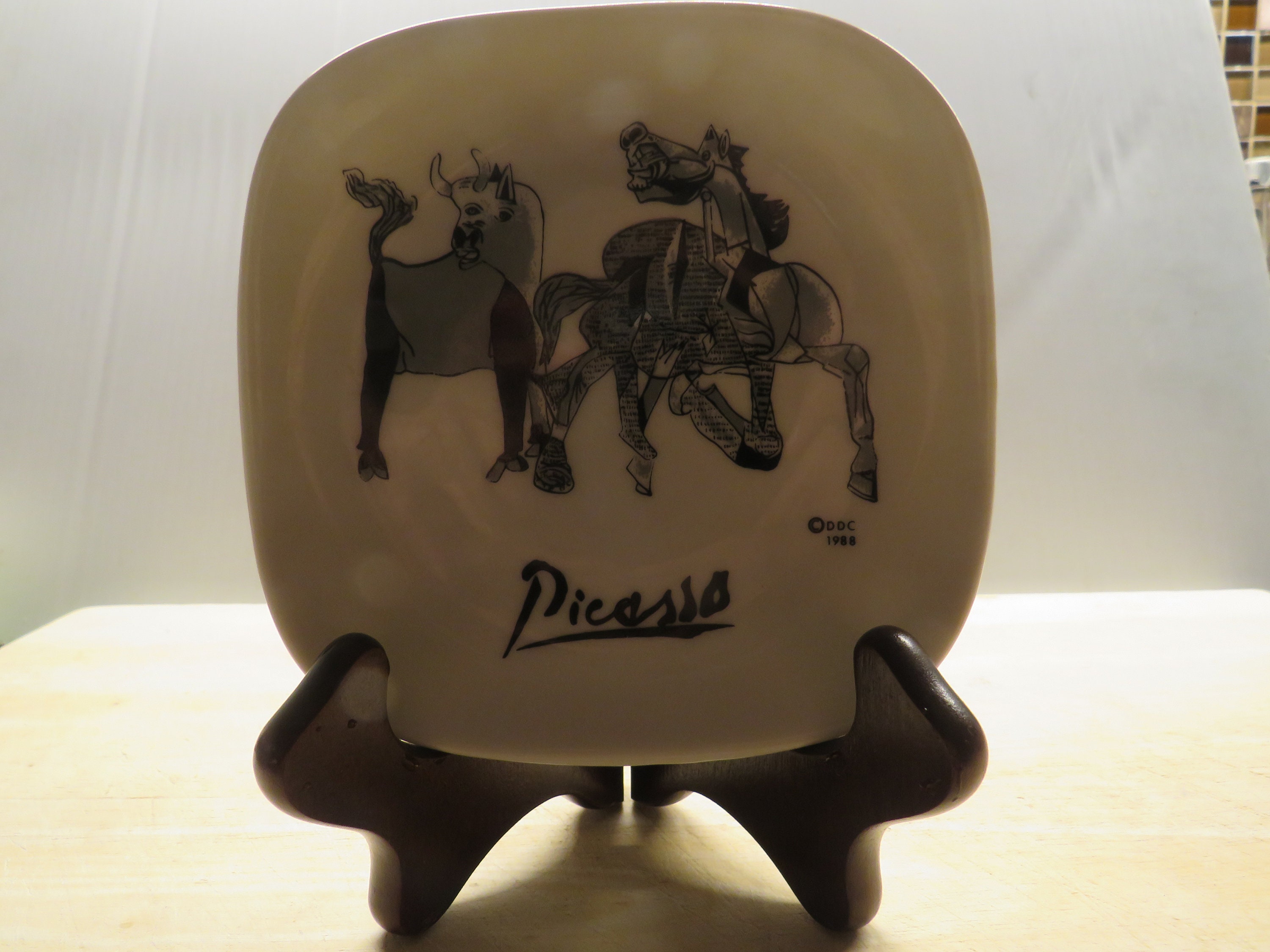 Picasso Guernica Bull & Horse DDC 1988 Plate About 5 Picasso Guernica Bull & Horse DDC 1988 Plate About 5