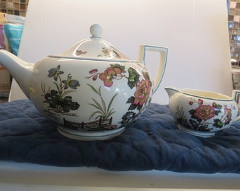 Wedgewood Eastern Flowers Teapot& Creamer