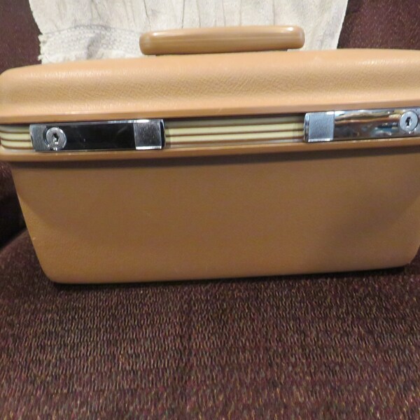 Vintage Samsonite Makeup or Over night Case Tan Color/15" X 9"