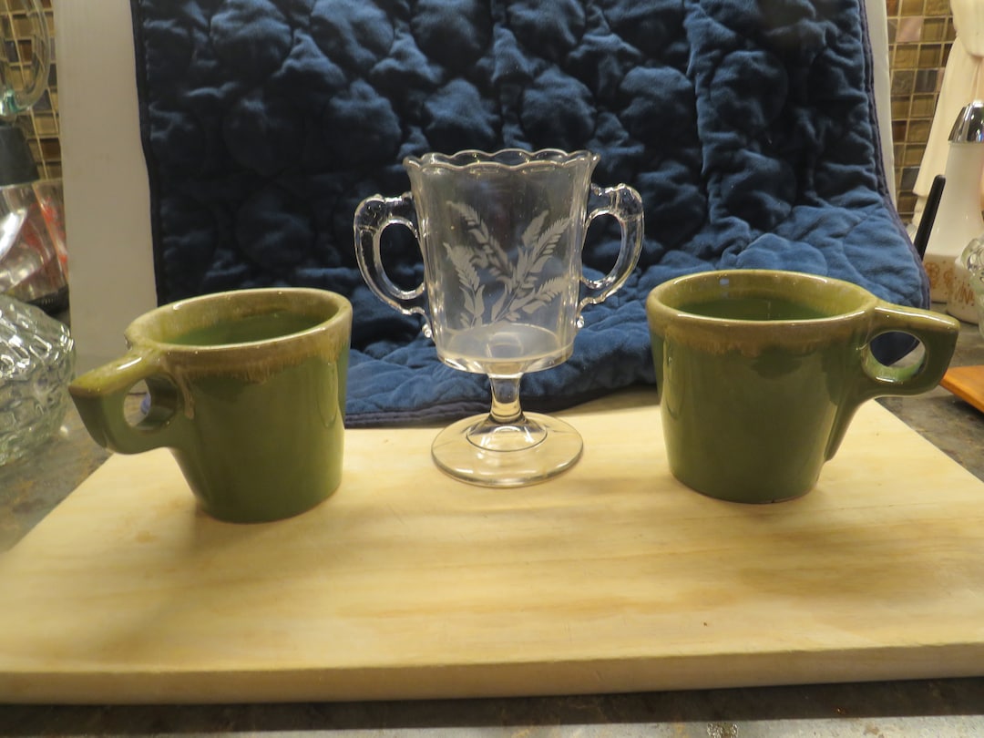 2 Green Drip Hull Coffee Mugs Plus Clear Glass Spoon Holder W/handles
