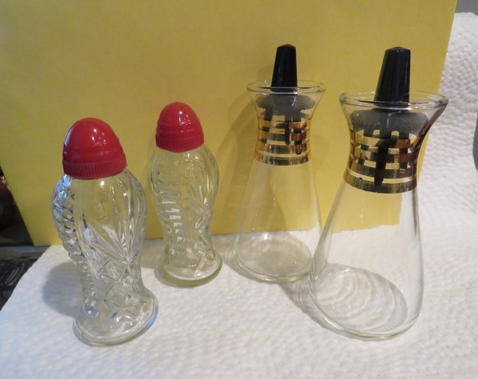 1 Pyrex Universal Glass Salt & Pepper Shakers 4 / 1 Red Top Pressed