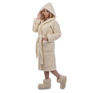Merino Wolle Kapuzenmantel: Bademantel aus Schafwolle, Warme Loungewear