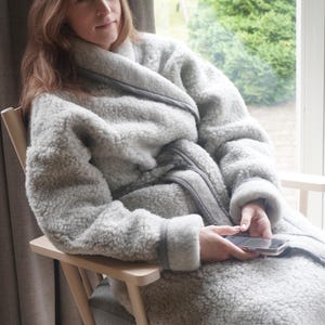 Merino wool bathrobe with shawl collar and pocket Merino wool robe with  belt Sheep tumbler wool bathrobe Birthday gift for mom Gift for dad