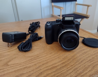 Kodak EasyShare Z1015 IS Digital Camera, Cables, Charger, Tested