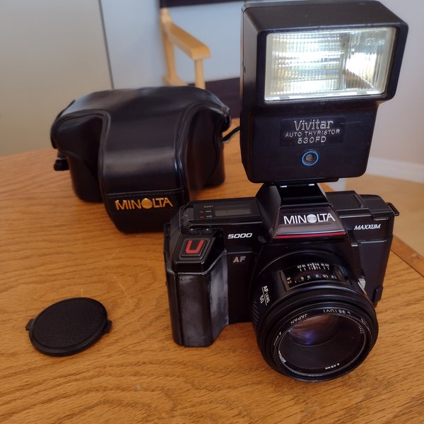 Minolta Maxxum 5000 AF 35mm SLR, Flash, New Batteries, Tested