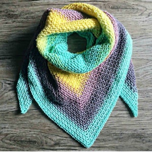 Crochet Triangle Scarf Pattern // Triangle Scarf Crochet Pattern // Crochet Pattern Shawl image 5