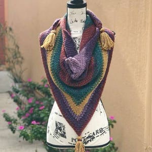 Crochet Triangle Scarf Pattern // Triangle Scarf Crochet Pattern // Crochet Pattern Shawl image 4