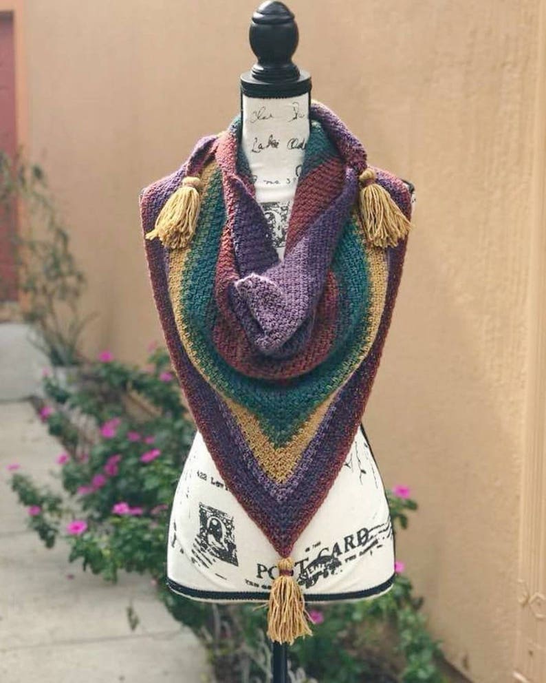 Crochet Triangle Scarf Pattern // Triangle Scarf Crochet Pattern // Crochet Pattern Shawl image 4