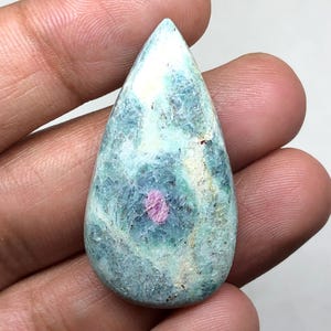 46,25 ct päronrubin fuchsit cabochon ädelsten 41x22x6mm