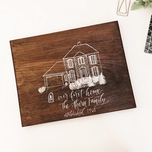 Holz-Andenken-Hauszeichnung mit individueller Kalligraphie für geliebtes Zuhause, personalisiertes Einweihungsgeschenk, sentimentales 5-Jahres-Jubiläumsgeschenk Bild 4
