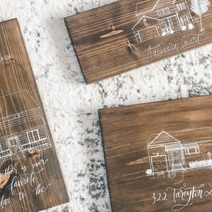 Holz-Andenken-Hauszeichnung mit individueller Kalligraphie für geliebtes Zuhause, personalisiertes Einweihungsgeschenk, sentimentales 5-Jahres-Jubiläumsgeschenk Bild 2